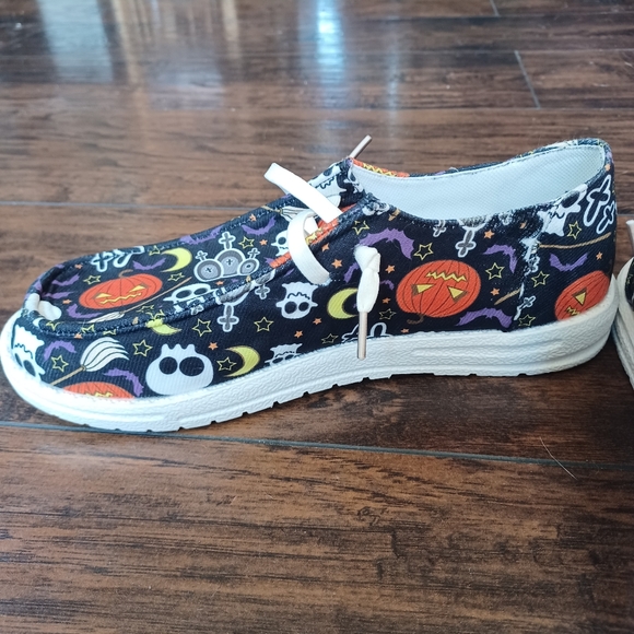 Women's Halloween Skulls Bats Canvas Slip-on Shoes - Picture 4 of 6